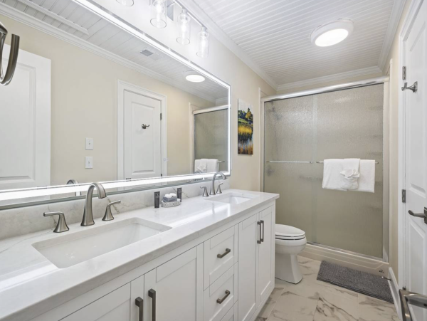 Classic Isle of Palms Bungalow 2 blocks to the beach with private pool